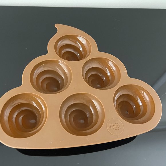 Silicone Hersheys Kiss Cupcake Pan - Picture 2 of 2